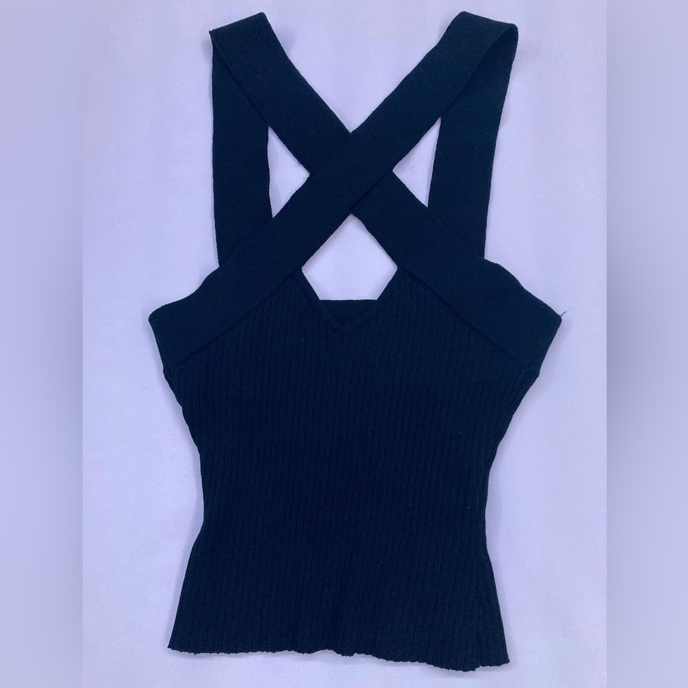 Jack & Jill Cropped Ribbed Black Key Hole Top